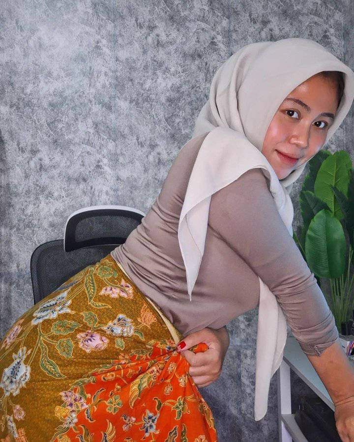 Viral ABG Hijab Tutorial Wiwik Sampe Muntah Di Dalam Top Trending Global Indonesia 2025