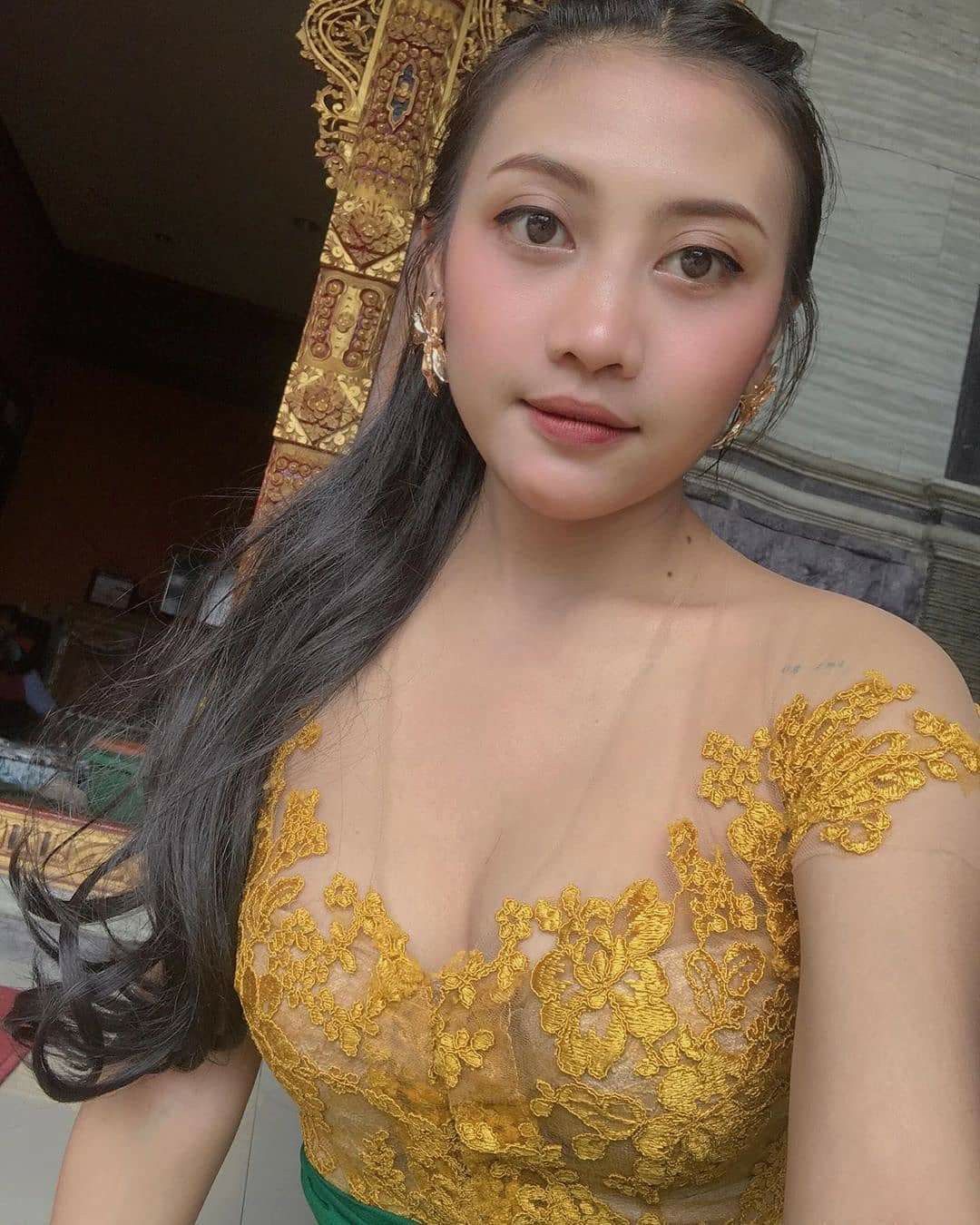 Video Tutorial Viral ABG Indo 3some Bertiga Dibantu Gadis Bali Kebaya kuning Top Global indonesia New